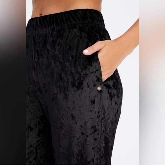 NWT Fabletics Go-To Crushed Velour Velvet Wide Leg Elastic Pull on Pants Tall LG - Picture 3 of 16